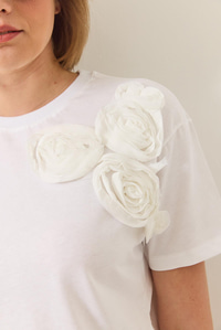 Çiçek Aksesuarlı Regular Bisiklet Yaka T-Shirt 60602030 - Beyaz