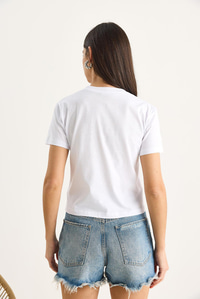 Çiçek Aksesuarlı Taş Baskılı Fit Kalıp T-Shirt 60602068 - Beyaz