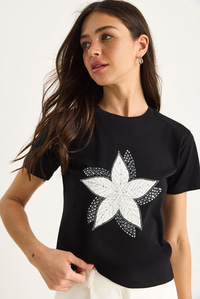 Çiçek Aksesuarlı Taş Baskılı Fit Kalıp T-Shirt 60602068 - Siyah