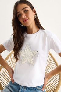 Çiçek Aksesuarlı Taş Baskılı Fit Kalıp T-Shirt 60602068 - Beyaz
