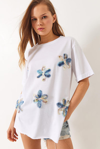 Çiçek İşlemeli Yanları Yırtmaçlı Salaş Bisiklet Yaka T-Shirt 60283068 - Beyaz