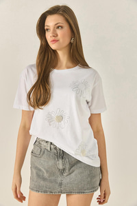 Çiçek Motifli Taş Boncuk İşlemeli Normal Kalıp Pamuklu T-Shirt 8128 60283300 - Beyaz