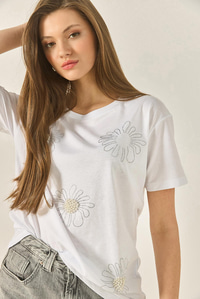 Çiçek Motifli Taş Boncuk İşlemeli Normal Kalıp Pamuklu T-Shirt 8128 60283300 - Beyaz