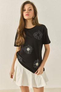 Çiçek Motifli Taş Boncuk İşlemeli Normal Kalıp Pamuklu T-Shirt 8128 60283300 - Siyah