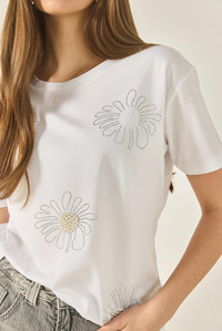 Çiçek Motifli Taş Boncuk İşlemeli Normal Kalıp Pamuklu T-Shirt 8128 60283300 - Beyaz