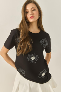 Çiçek Motifli Taş Boncuk İşlemeli Normal Kalıp Pamuklu T-Shirt 8128 60283300 - Siyah