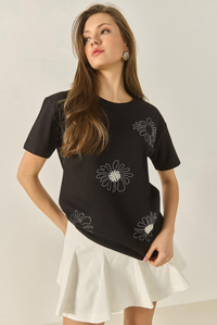 Çiçek Motifli Taş Boncuk İşlemeli Normal Kalıp Pamuklu T-Shirt 8128 60283300 - Siyah