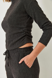Crop Bluz ve Beli Lastikli Pantolonlu Alt Üst Takım 60261363 - Füme