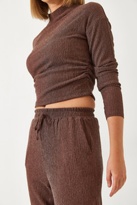 Crop Bluz ve Beli Lastikli Pantolonlu Alt Üst Takım 60261363 - Kahverengi