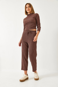 Crop Bluz ve Beli Lastikli Pantolonlu Alt Üst Takım 60261363 - Kahverengi