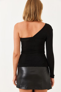 Drape Detaylı Tek Omuz Buzi Kumaş Bluz 60251848 - Siyah BLUZ modelleri