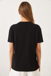 Kabartma Çilek Aksesuarlı Nakış İşlemeli T-Shirt 60602010 - Siyah