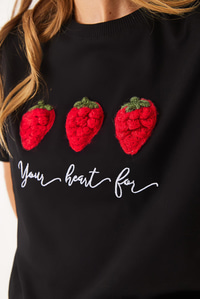 Kabartma Çilek Aksesuarlı Nakış İşlemeli T-Shirt 60602010 - Siyah