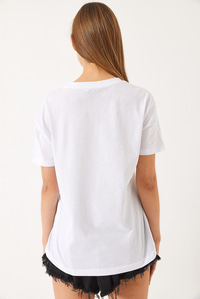 Kabartma Çilek Aksesuarlı Nakış İşlemeli T-Shirt 60602010 - Beyaz