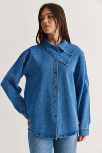 Kadın Asimetrik Yaka Düğmeli Oversize Denim Gömlek 2706 60286618 - Açık Mavi GÖMLEK modelleri