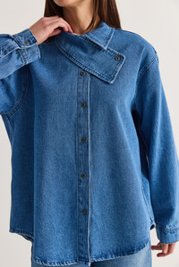 Kadın Asimetrik Yaka Düğmeli Oversize Denim Gömlek 2706 60286618 - Açık Mavi GÖMLEK modelleri
