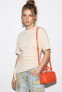 Kadın Bele Oturan Yumuşak Dokulu Pamuklu Asimetrik Kesim Kısa Kollu Bluz ÖB261054 60286435 - Krem BLUZ modelleri