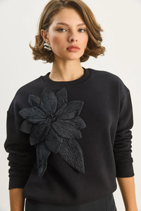 Kadın Bisiklet Yaka Çiçek Aksesuarlı Üç İplik Şardonlu Sweatshirt 60601043 - Siyah SWEATSHİRT modelleri