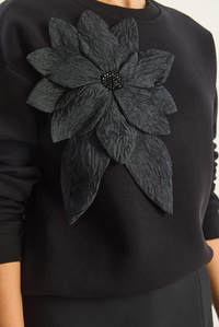 Kadın Bisiklet Yaka Çiçek Aksesuarlı Üç İplik Şardonlu Sweatshirt 60601043 - Siyah SWEATSHİRT modelleri