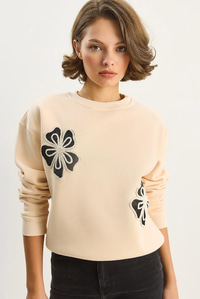 Kadın Bisiklet Yaka Çiçek Nakışlı Üç İplik Şardonlu Sweatshirt 60601045 - Bej SWEATSHİRT modelleri