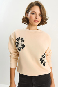Kadın Bisiklet Yaka Çiçek Nakışlı Üç İplik Şardonlu Sweatshirt 60601045 - Bej SWEATSHİRT modelleri