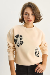 Kadın Bisiklet Yaka Çiçek Nakışlı Üç İplik Şardonlu Sweatshirt 60601045 - Bej SWEATSHİRT modelleri