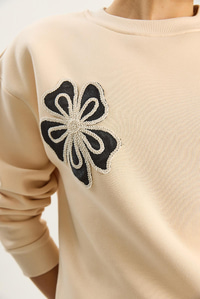 Kadın Bisiklet Yaka Çiçek Nakışlı Üç İplik Şardonlu Sweatshirt 60601045 - Bej SWEATSHİRT modelleri