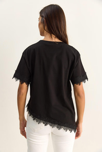 Kadın Bisiklet Yaka Dantel Detaylı Asimetrik Kesim Oversize T-Shirt 2224 60286124 - Siyah T-SHİRT modelleri
