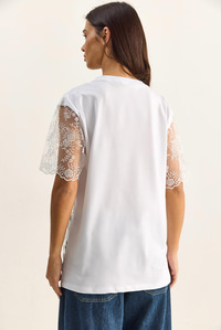 Kadın Bisiklet Yaka Dantel Garnili Asimetrik Kesim Relaxed Fit T-Shirt 2225 60286125 - Beyaz T-SHİRT modelleri