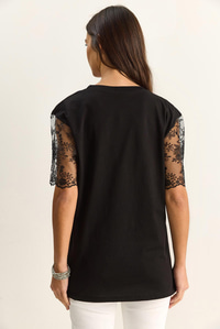 Kadın Bisiklet Yaka Dantel Garnili Asimetrik Kesim Relaxed Fit T-Shirt 2225 60286125 - Siyah T-SHİRT modelleri