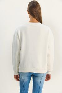 Kadın Bisiklet Yaka Kiraz Taş İşlemeli Üç İplik Şardonlu Sweatshirt 60601047 - Beyaz SWEATSHİRT modelleri