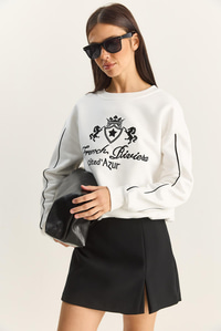 Kadın Bisiklet Yaka Nakış İşlemeli Üç İplik Şardonlu Sweatshirt 60601049 - Ekru SWEATSHİRT modelleri