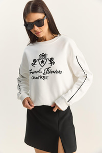 Kadın Bisiklet Yaka Nakış İşlemeli Üç İplik Şardonlu Sweatshirt 60601049 - Ekru SWEATSHİRT modelleri