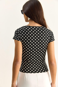 Kadın Bisiklet Yaka Puantiyeli Kısa Kollu Likralı Crop T-Shirt 6137 60286127 - Siyah-Beyaz T-SHİRT modelleri