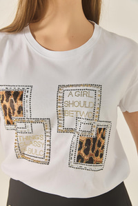 Kadın Bisiklet Yaka Taş Baskılı Leopar Detaylı Normal Kalıp Pamuklu T-Shirt 1844 60283286 - Beyaz