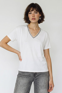 Kadın Boncuk İşlemeli V Yaka Basic Regular T-Shirt 60382616 - Beyaz T-SHİRT modelleri
