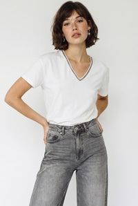 Kadın Boncuk İşlemeli V Yaka Basic Regular T-Shirt 60382616 - Beyaz T-SHİRT modelleri