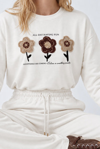 Kadın Boncuk ve Pul İşlemeli Çiçek Aplikeli Oversize Sweat Bol Pantolon Pamuk Modal Takım 2265 60286491 - Ekru ALT - ÜST TAKIM modelleri