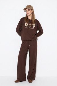 Kadın Boncuk ve Pul İşlemeli Çiçek Aplikeli Oversize Sweat Bol Pantolon Pamuk Modal Takım 2265 60286491 - Acı Kahve ALT - ÜST TAKIM modelleri