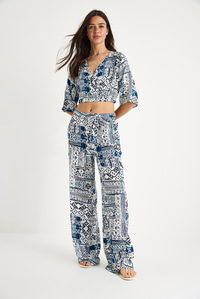 Kadın Desenli Crop Bluz Pantolon Takım 3052 60283353 - Beyaz-İndigo