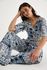 Kadın Desenli Crop Bluz Pantolon Takım 3052 60283353 - Beyaz-İndigo