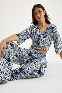 Kadın Desenli Crop Bluz Pantolon Takım 3052 60283353 - Beyaz-İndigo