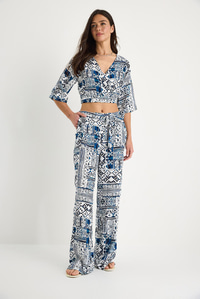 Kadın Desenli Crop Bluz Pantolon Takım 3052 60283353 - Beyaz-İndigo