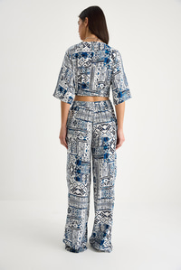 Kadın Desenli Crop Bluz Pantolon Takım 3052 60283353 - Beyaz-İndigo