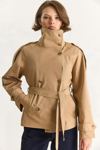Kadın Dik Yaka Kuşak Detaylı Astarlı Oversize Kısa Trençkot 26-004 60283556 - Camel DIŞ GİYİM modelleri