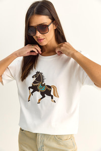 Kadın Figürlü Nakış ve Boncuk Detaylı Oversize T-Shirt 2222 60286121 - Beyaz T-SHİRT modelleri