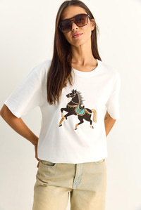Kadın Figürlü Nakış ve Boncuk Detaylı Oversize T-Shirt 2222 60286121 - Beyaz T-SHİRT modelleri