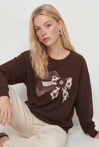 Kadın Fiyonk Baskılı Taş Detaylı Oversize Üç İplik Sweatshirt 2283 60286479 - Acı Kahve SWEATSHİRT modelleri