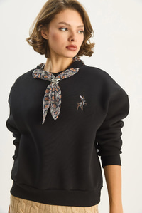 Kadın Fular Detaylı Ceylan Naıkışlı Üç İplik Şardonlu Oversize Sweatshirt 6916 60283615 - Siyah SWEATSHİRT modelleri