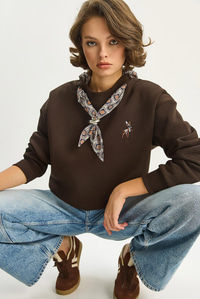 Kadın Fular Detaylı Ceylan Naıkışlı Üç İplik Şardonlu Oversize Sweatshirt 6916 60283615 - Acı Kahve SWEATSHİRT modelleri